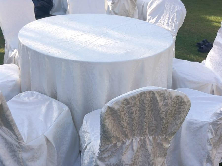 طاولات مستديرة